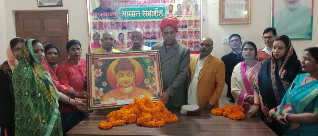 Shikshamitras honored the MP