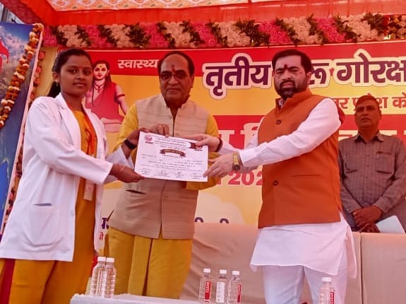 Treatment of 964 patients in mega health camp