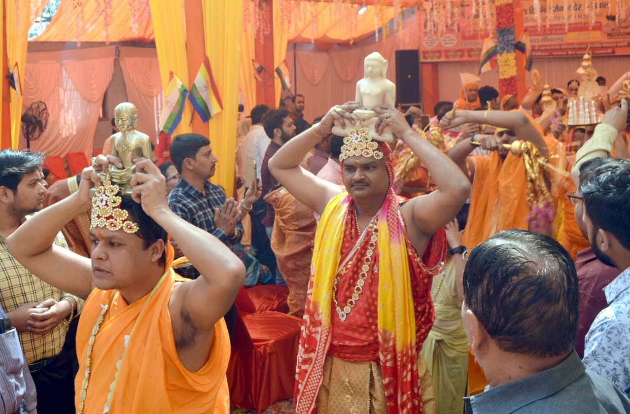 Shreeji's Rath Yatra taken out with bandleaders