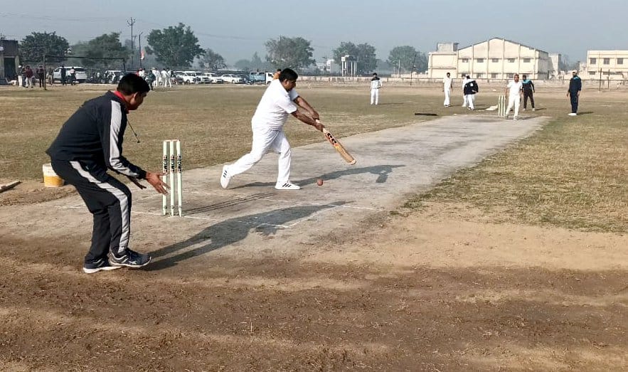 Administration team defeated stadium team in friendly match