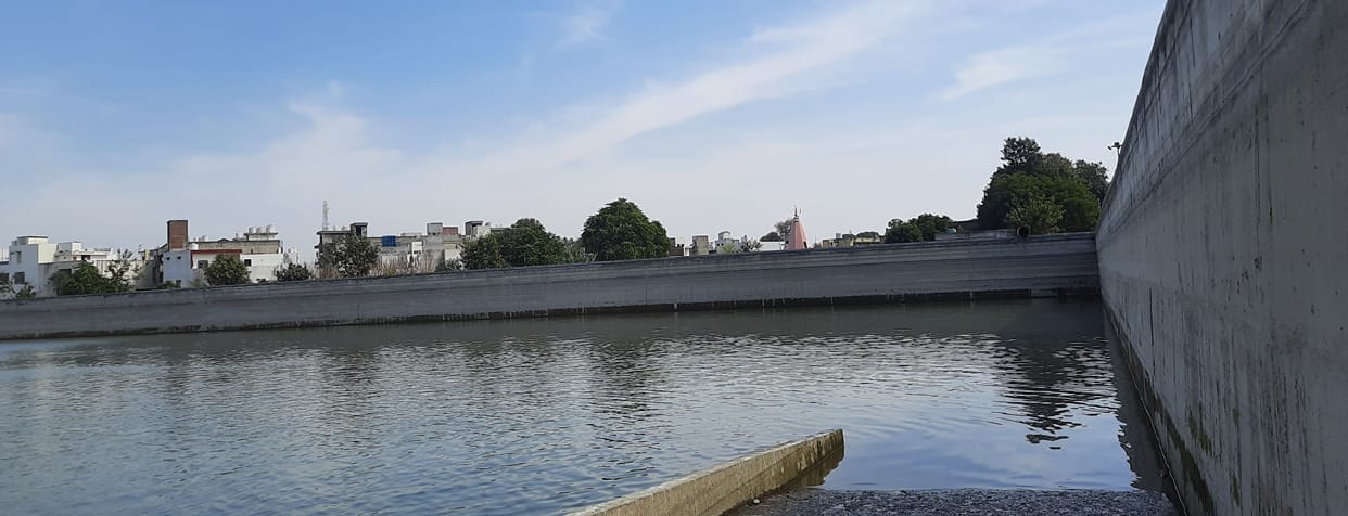 The whole city will be supplied with rationing water for only 20 days from the water stored in the tanks