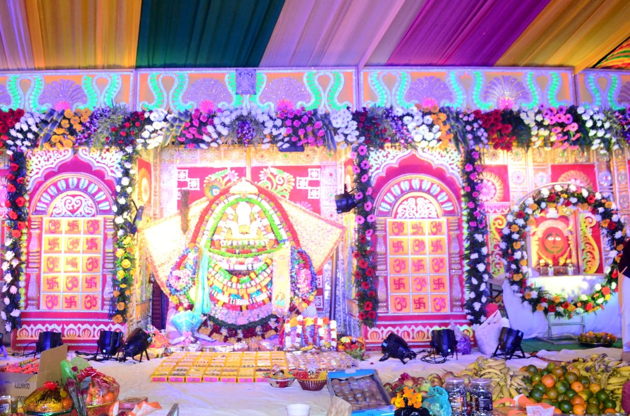 Devotees dance on the hymns of Khatu Shyam in the festival