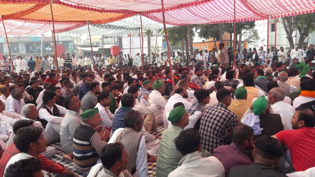 Medical waste plant is not approved, farmers surrounded the police station