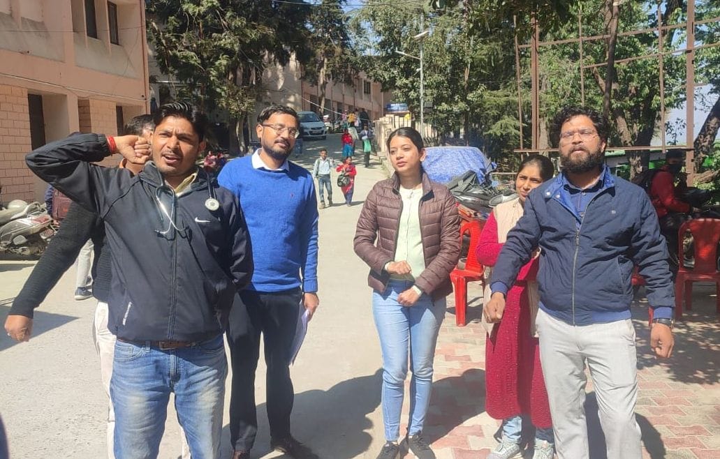 Demonstration of doctors of Almora Medical College against being sent to Pithoragarh