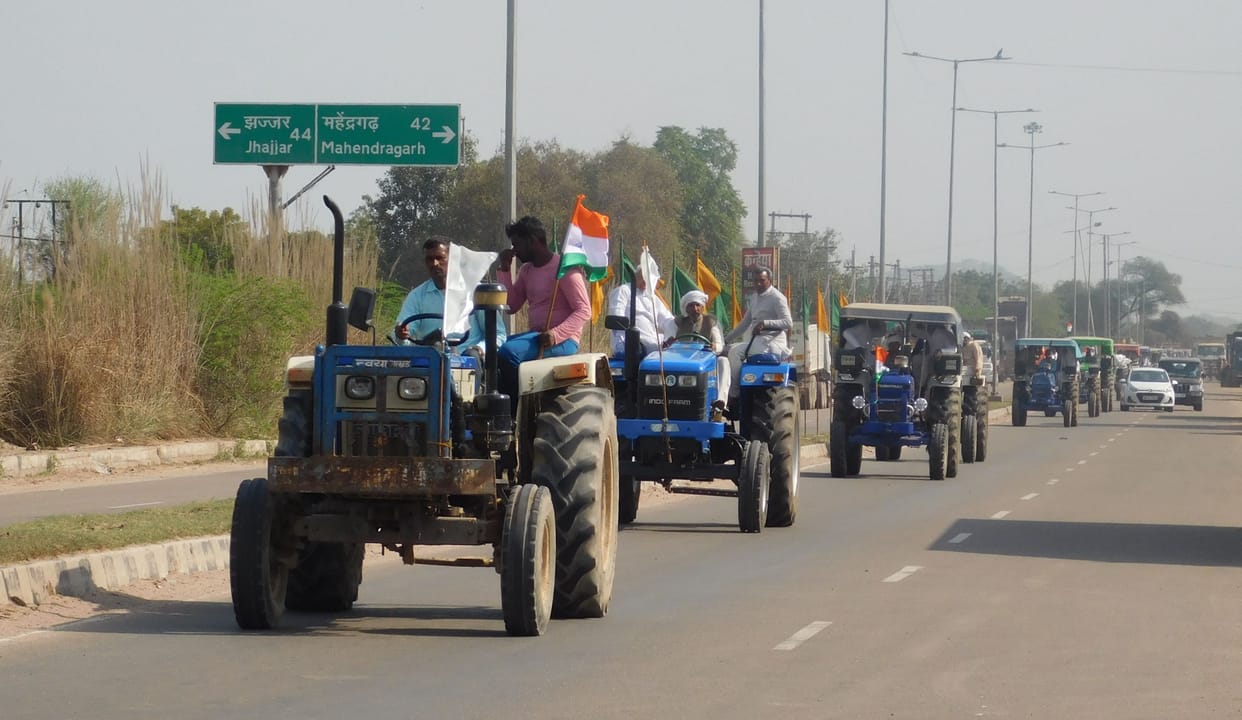 Farmers left tractors on the roads when the police stopped them from entering the secretariat