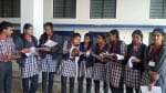 तक्षशिला पब्लिक स्कूल में परीक्षा देने के बाद पेपर का मिलान करते परीक्षार्थी