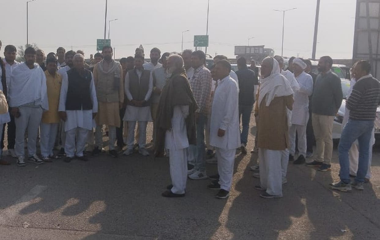 Sarpanch and Panch left for Chandigarh with a convoy of vehicles
