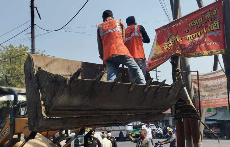 Municipal Corporation removed encroachments and illegal hoardings from the city
