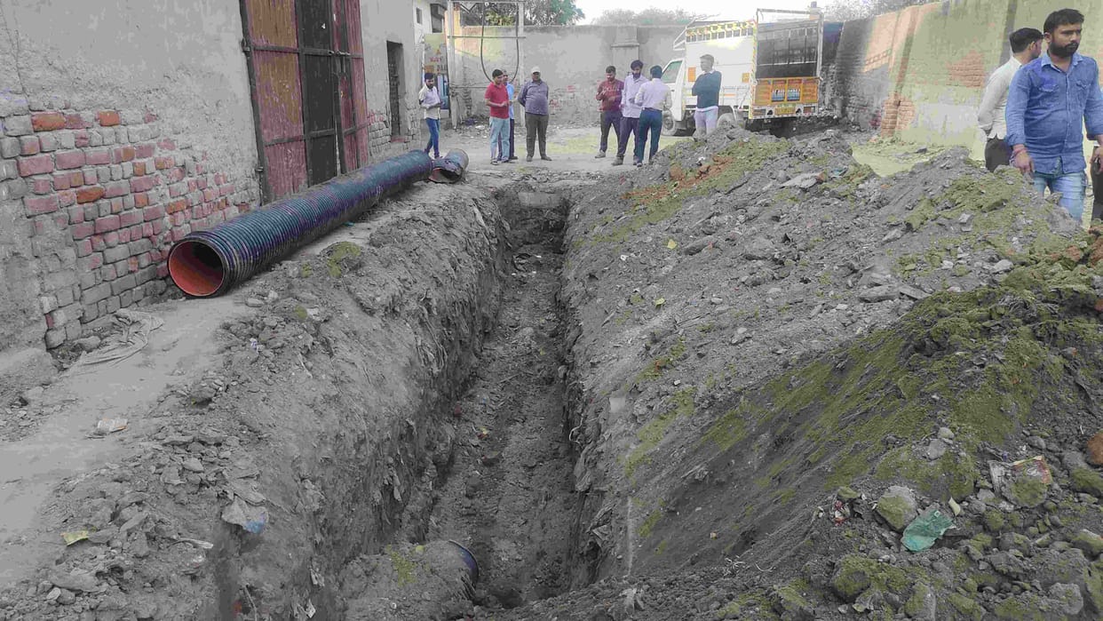 450 meter long sewer line laid in illegal industrial area, millions lost to the government