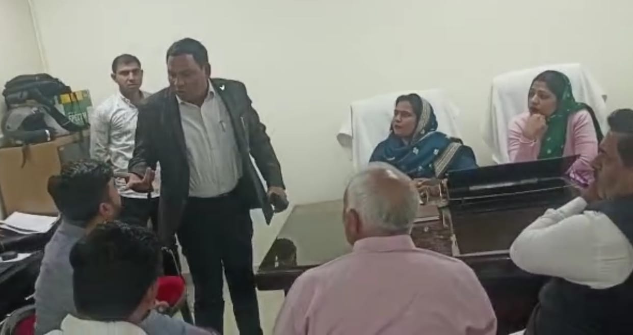 uproar in jind municipal council eo and chairperson tussle