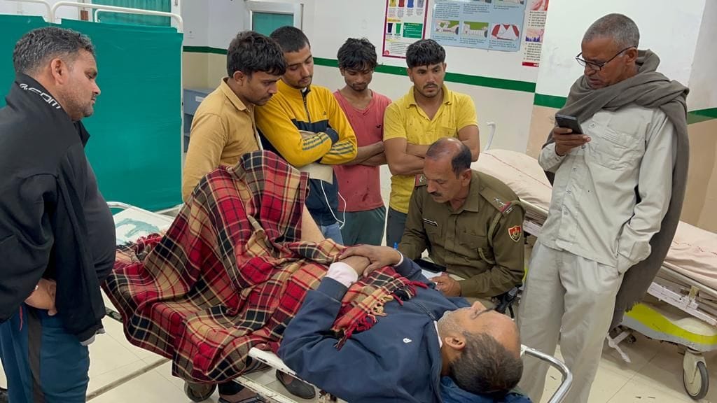 Four lakh cash and three and a half kilos of silver looted from Saraf