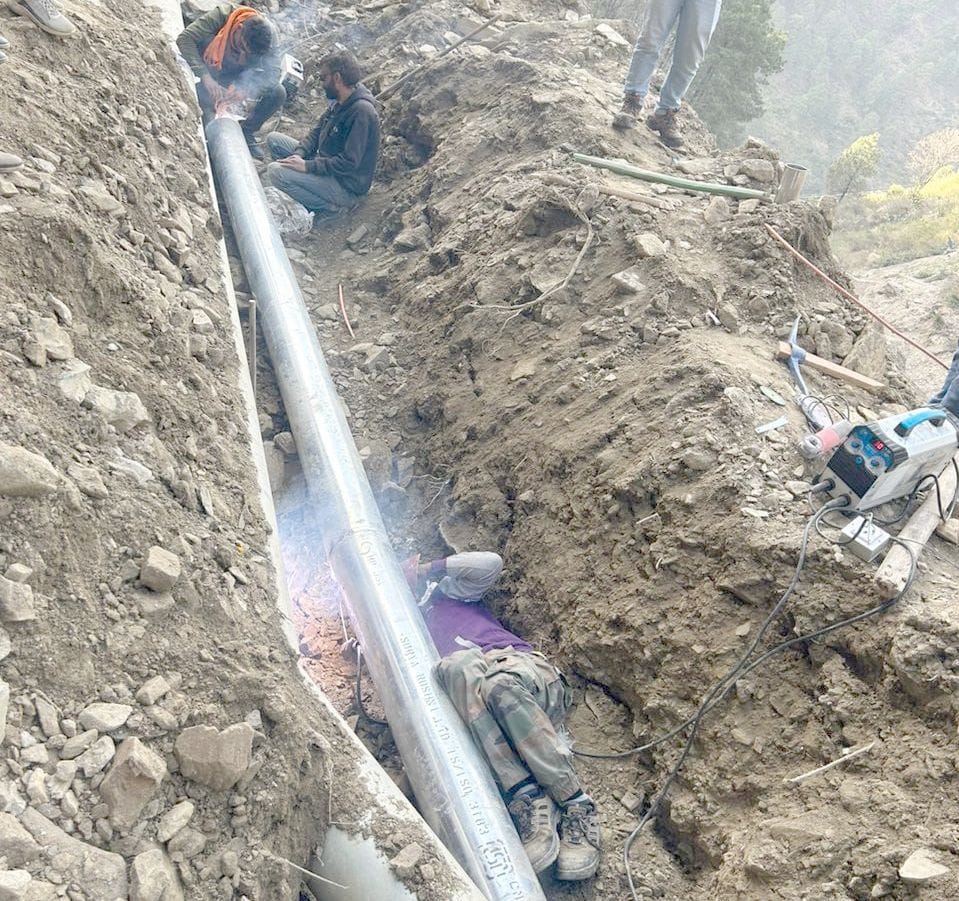 People wandering for water for two days
