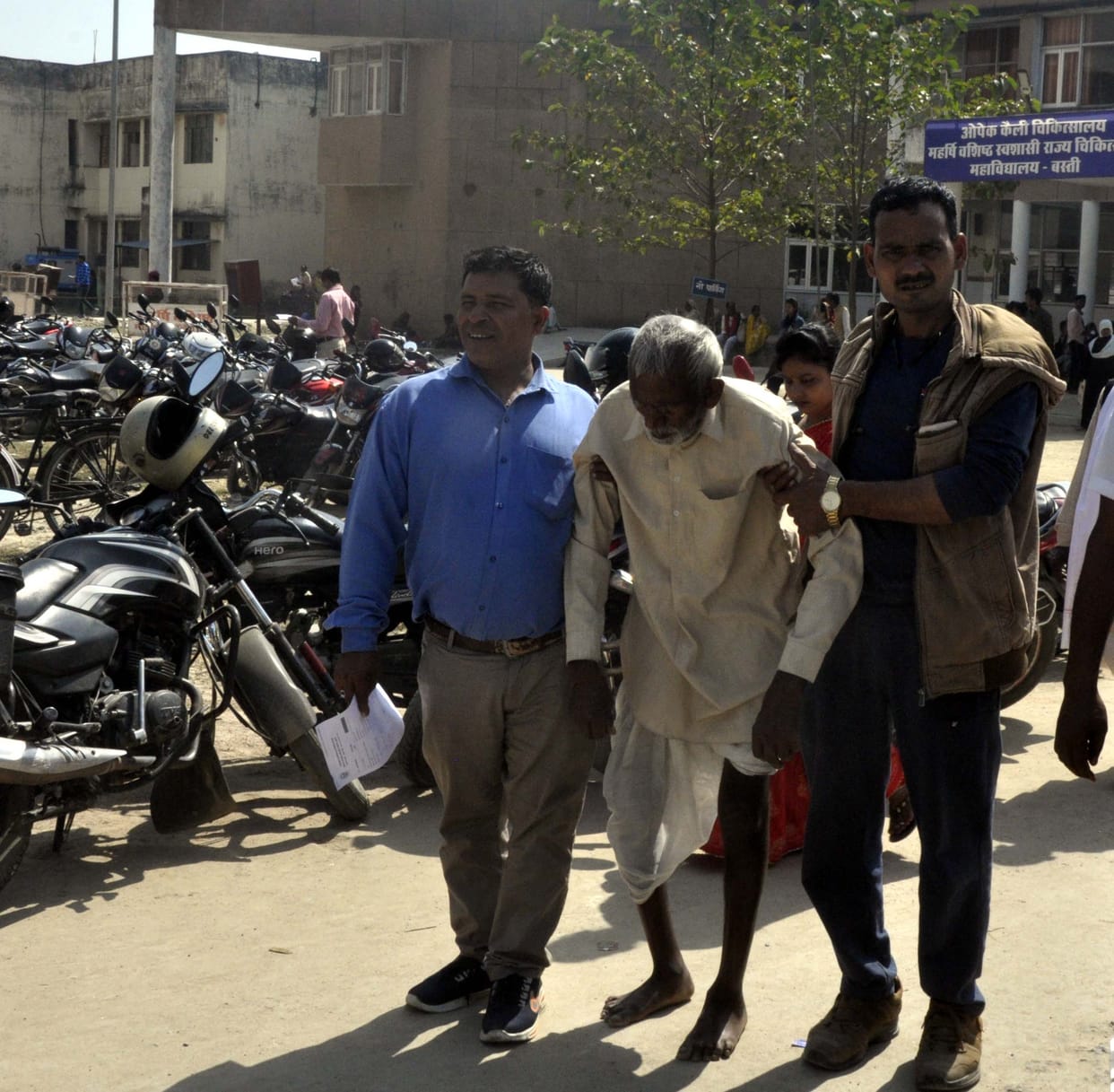The lock hangs on the heart disease department of the medical college