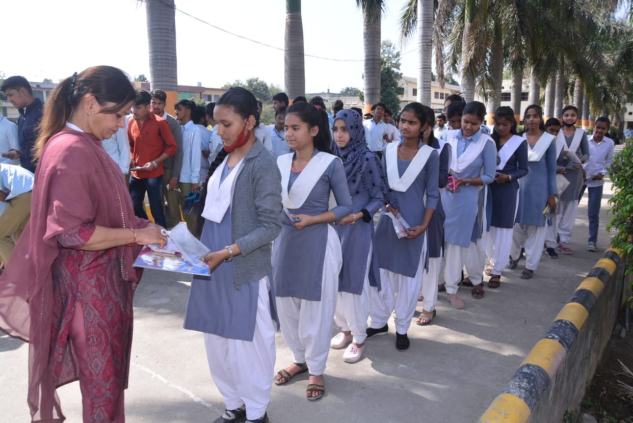 agra news cheating up board
