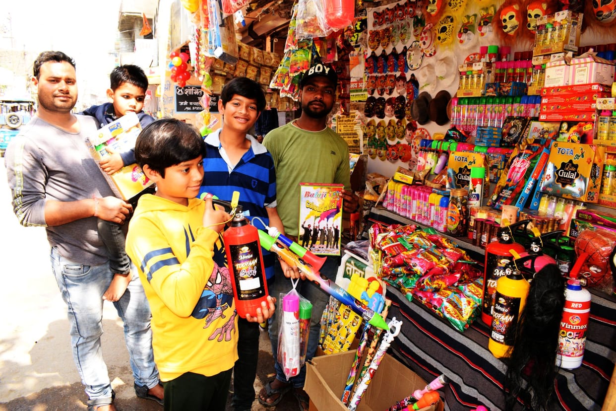 Market painted in the colors of Holi... buzzing with garbage-papad, pichkari and gulal