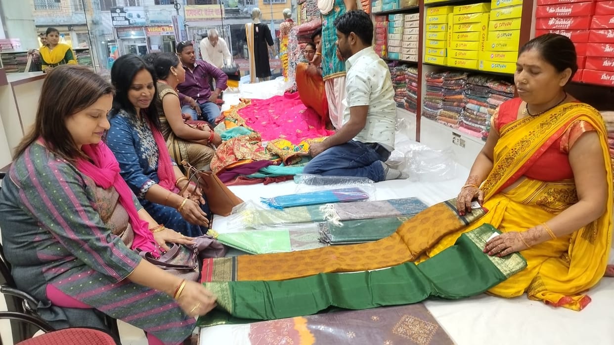 Holi fever spread from homes to markets