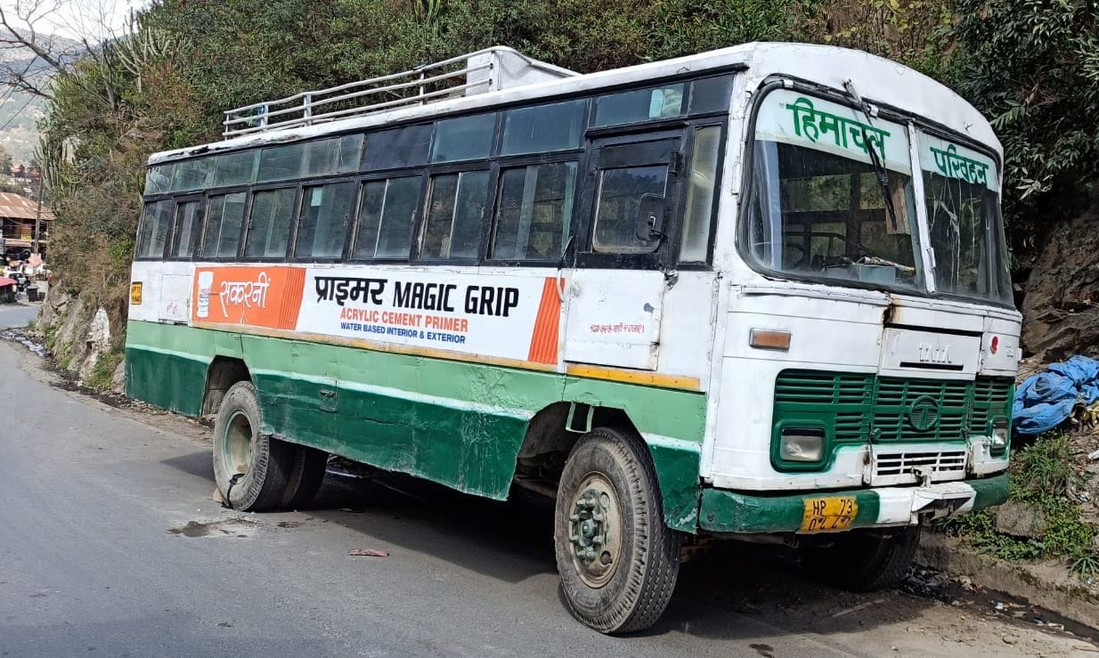 Bus from Chamba to Bhala got damaged in the balu