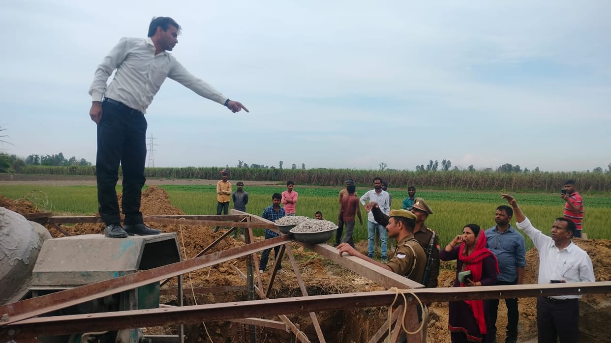 Electrical workers who came to install tower in Bhaisi village were chased away