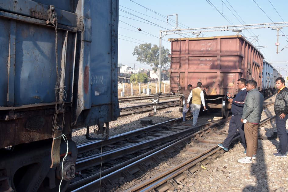 Goods train divided into two parts due to opening of coupling