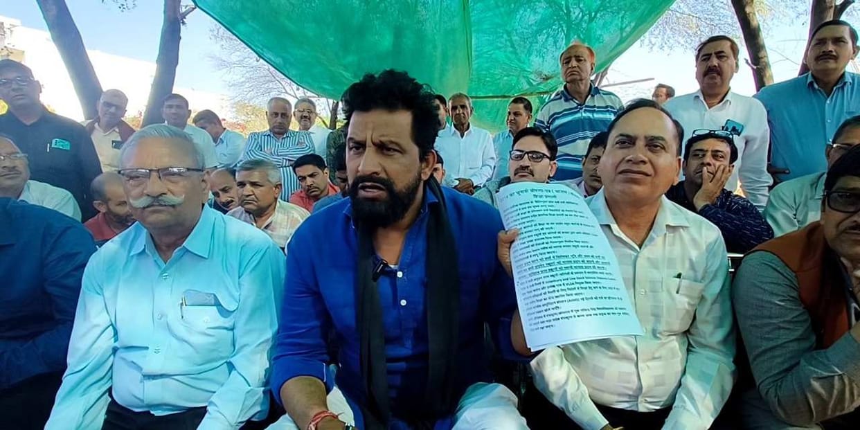 BJP office will surround 11 temporary and unrecognized schools on cancellation of recognition of schools