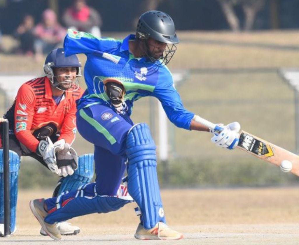 People teased for one hand, now hitting sixes with the other hand