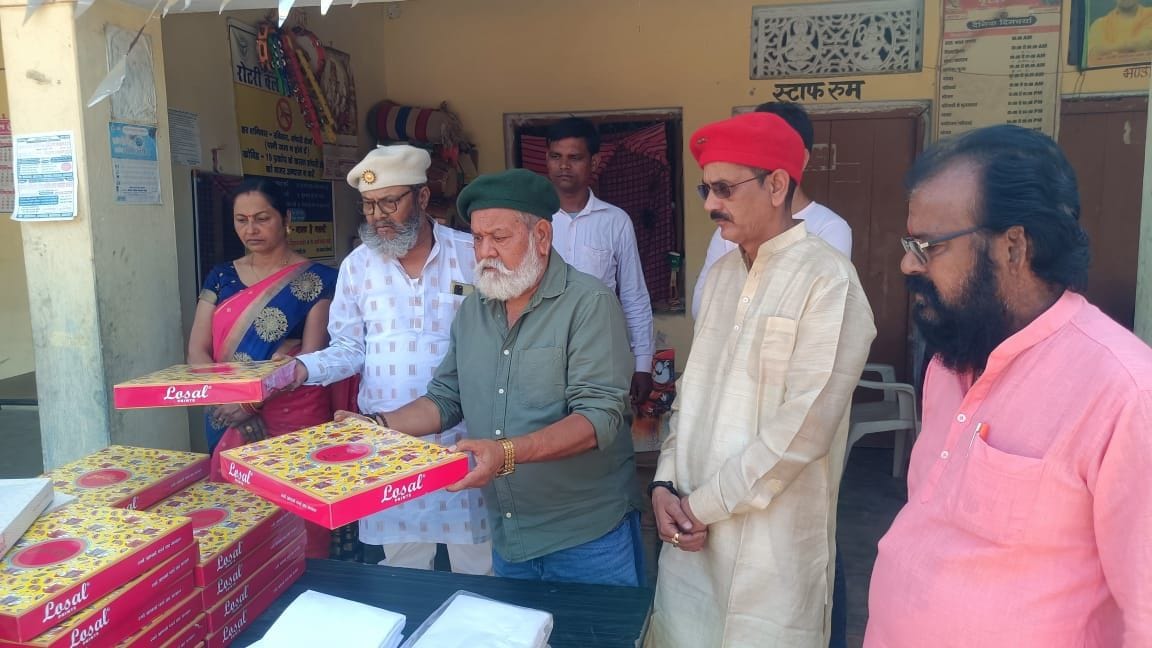 distribution cloth in old edge