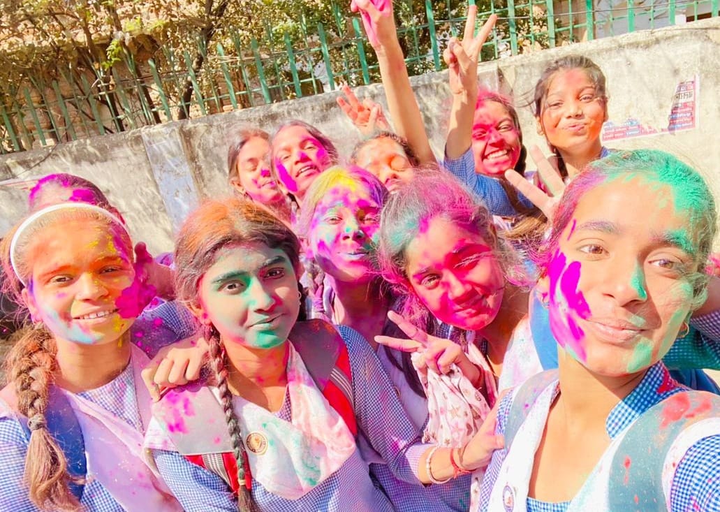 Bright in the markets, Abir-Gulal flew in schools