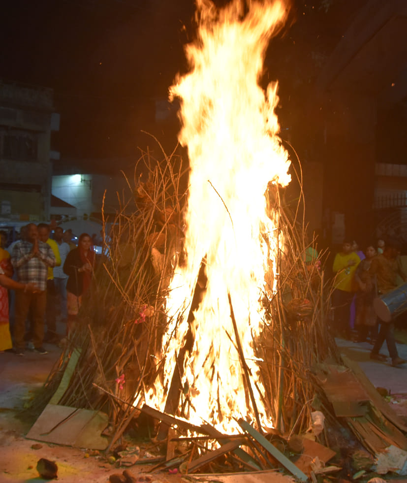 Whole day worship, Holika lit in the evening