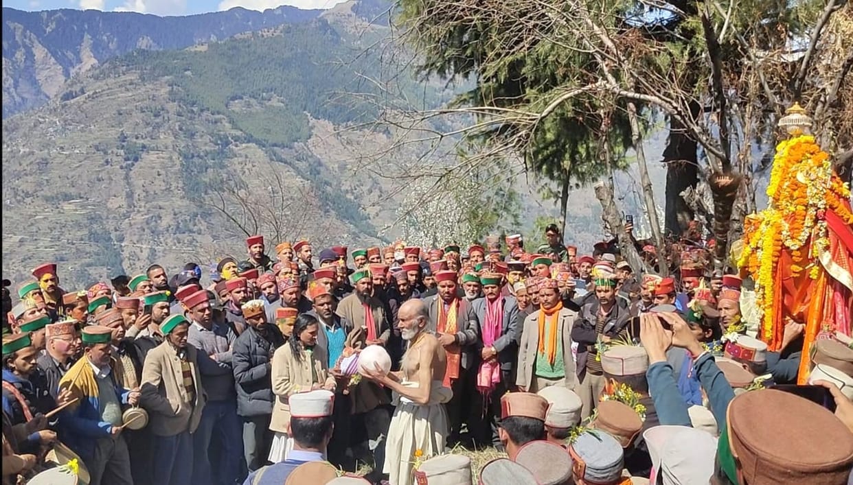 Hundreds of devotees gathered to see Dev Khel