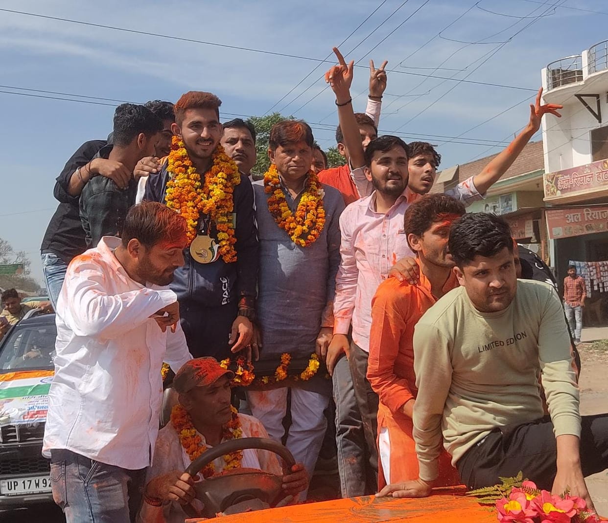 Strong welcome for Kabaddi player Abhijeet on reaching the village