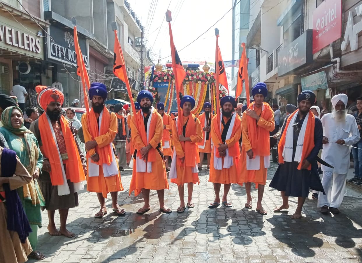 nagar lirtan organised in ponta sahib with panj payare