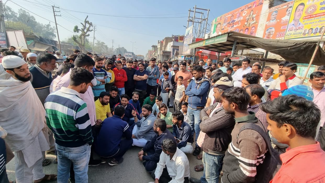 Dhaba operator's dead body jammed on the highway