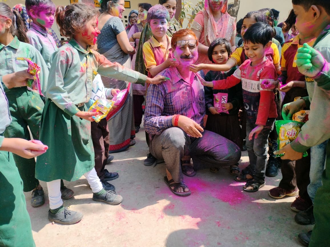 Students played Holi with Abir Gulal on Rangotsav