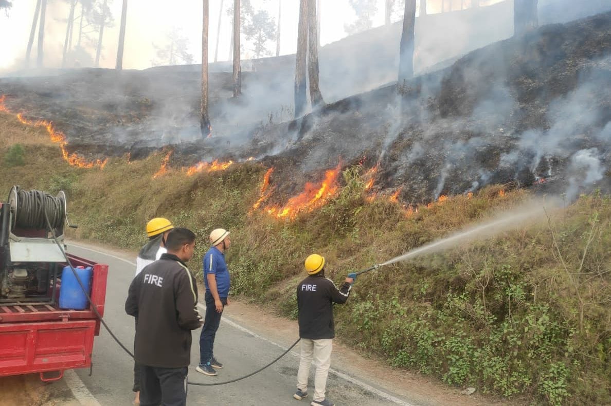 Fierce fire broke out in Pauri Band and Kukudamai forests