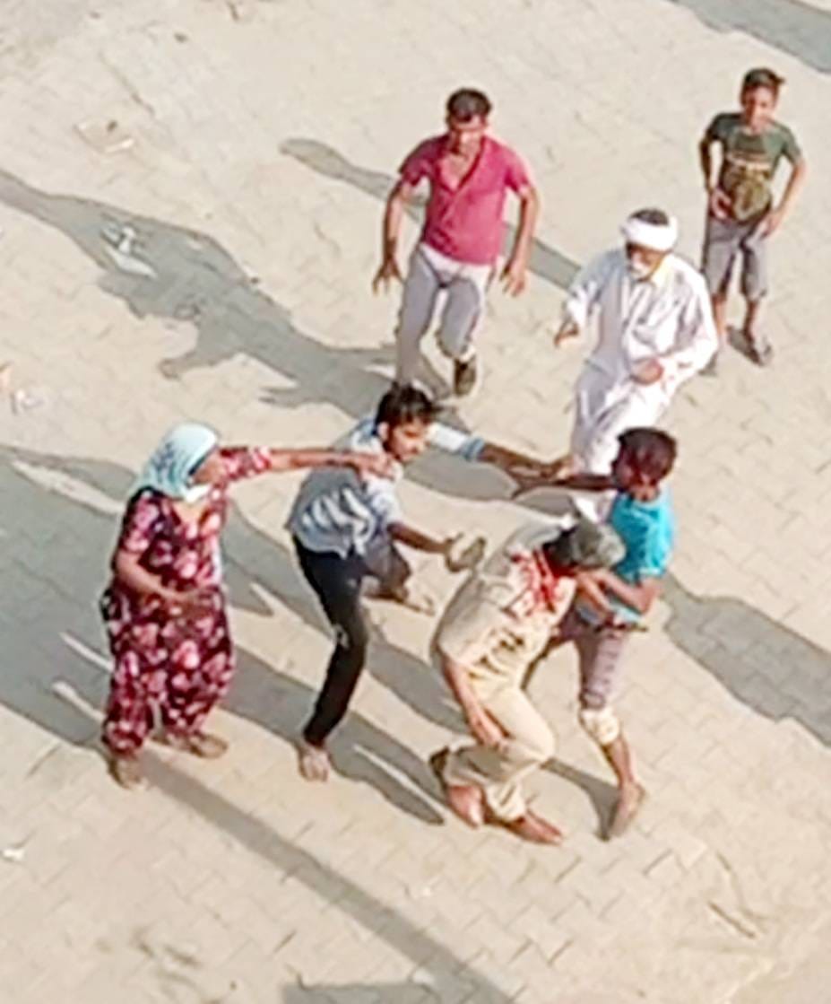 The rioting youths pelted bricks and stones on the policemen, two policemen injured