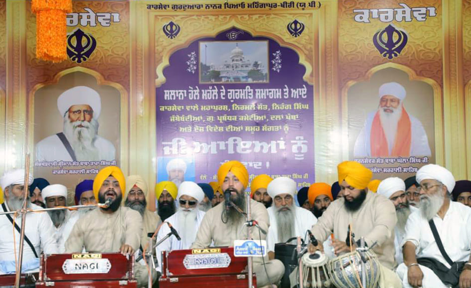 Sangat immersed in devotional juice in Hola Mohalla Samagam