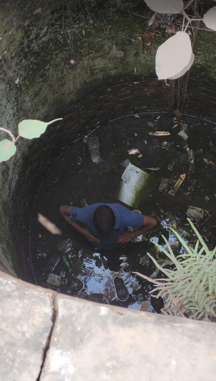 Drunk youth fell into the well