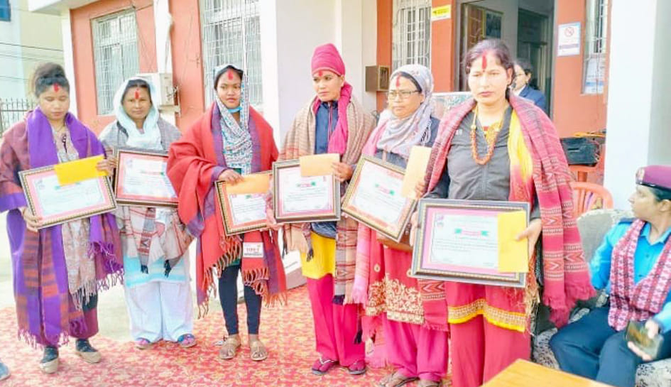 Many women including six women auto rickshaw drivers honored