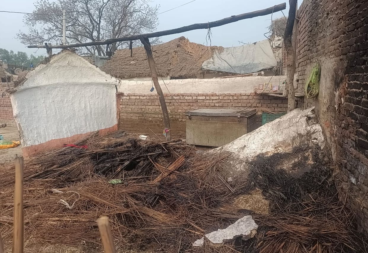 Drunkard set fire to thatch, neighbor's house also burnt