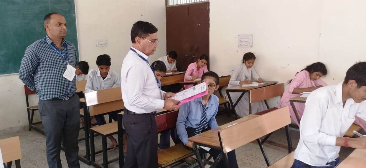 In the examination of physics and economics of twelfth, 12 supervisors were relieved of duty, careless in duty