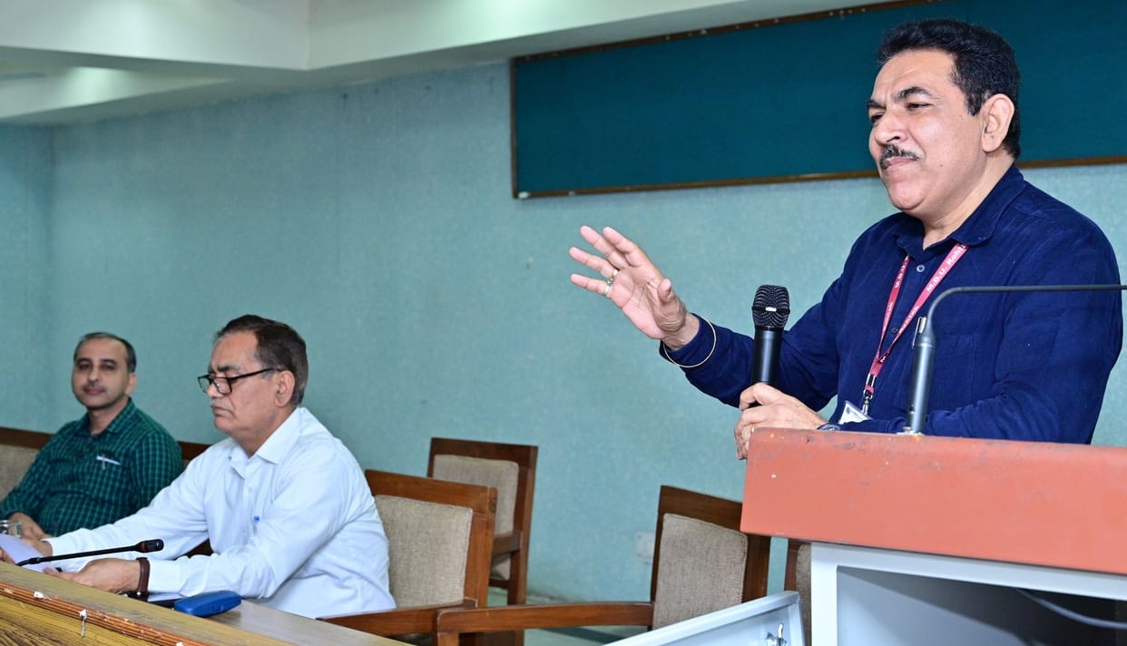 Special focus needed on IT based education: Gill