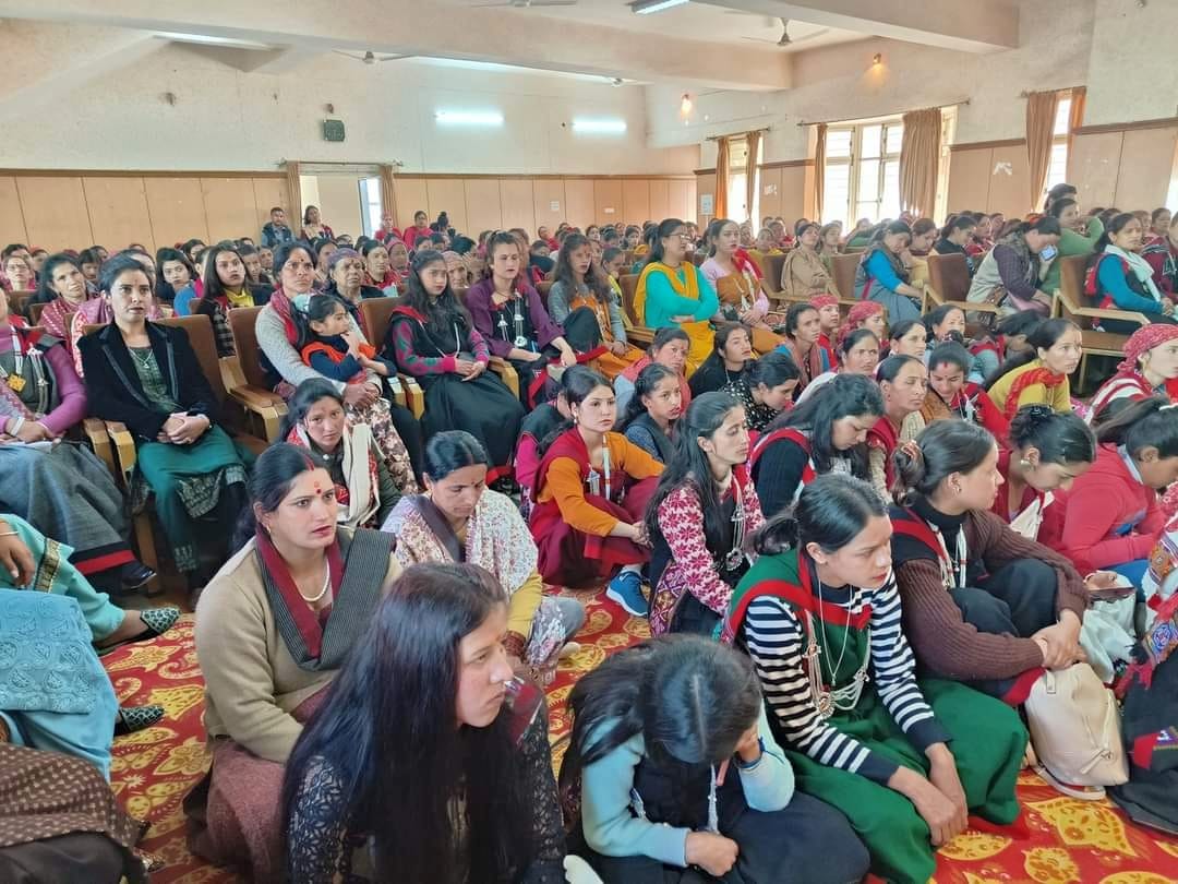 Women tied up with Kullavi Nati in kullu