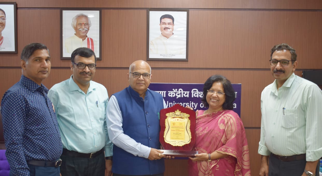 Vice Chancellor Prof. Sushma Yadav got Empowerment Award
