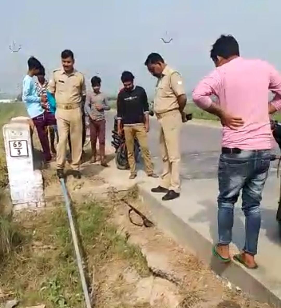 Five live cartridges recovered along with the weapon on the side of the road