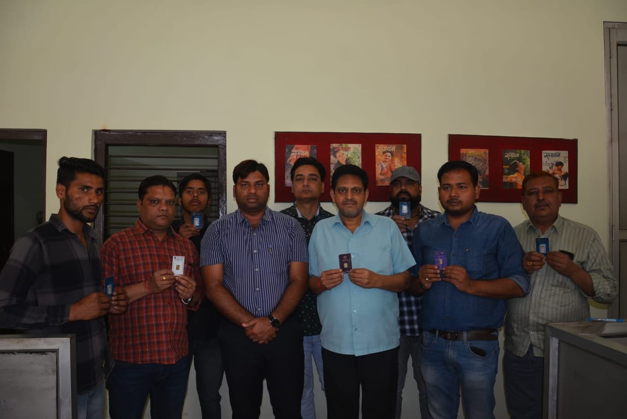 Amar Ujala distributed gold and silver coins