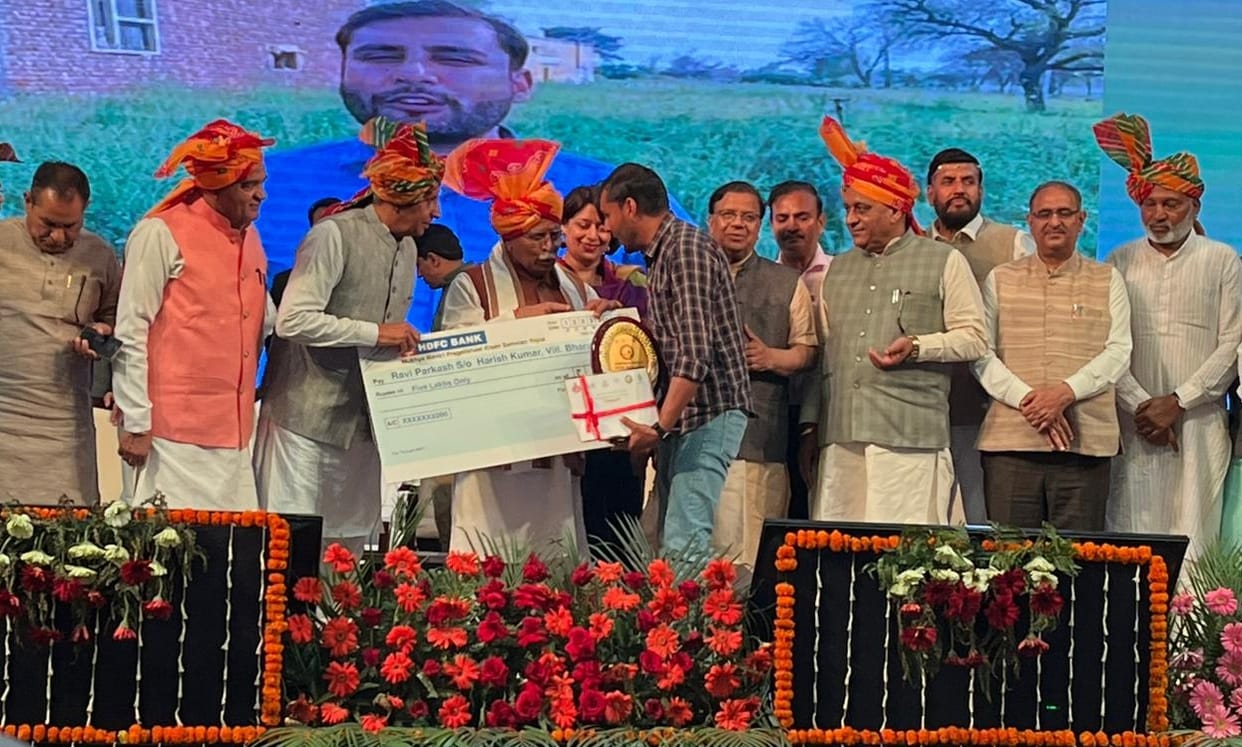 ravi prakash got progressive kisan ratna award at state level