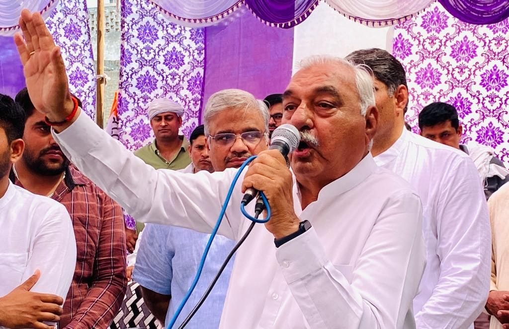 Farmer's mustard, vegetables, employees, sarpanch are all being beaten in the present government: Hooda