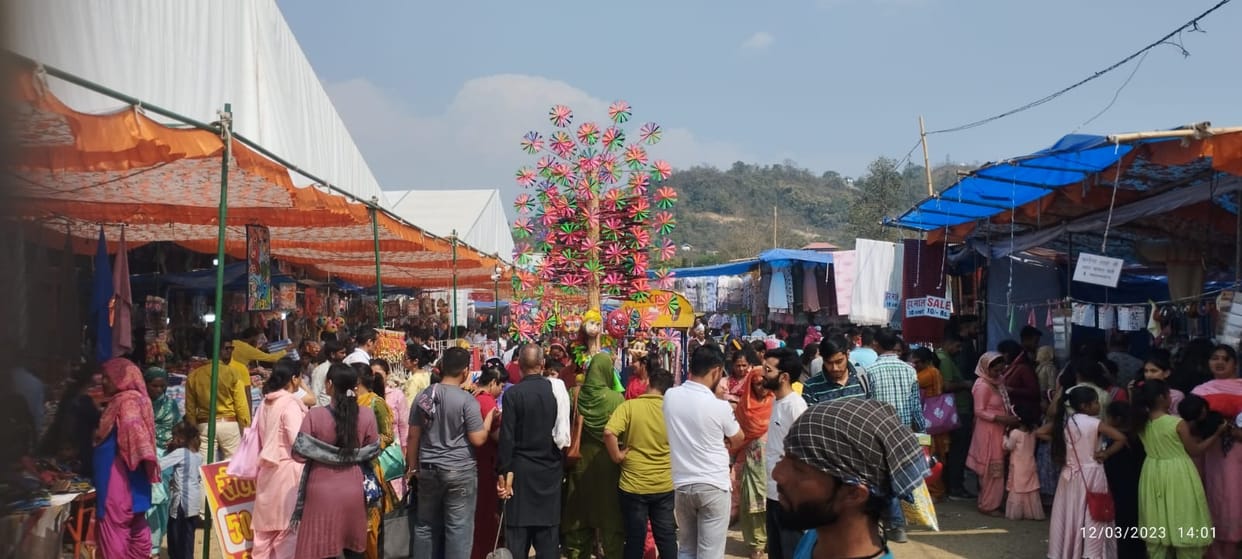 Crowds flock to the Holi Fair in Sujanpur