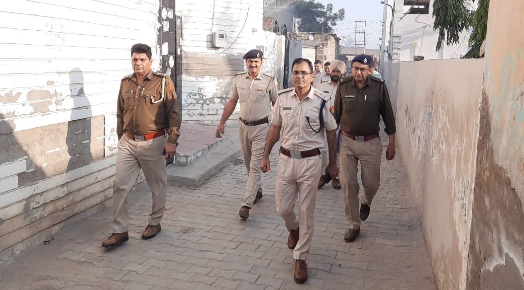 Police running from street to street after the announcement of March 14 bandh