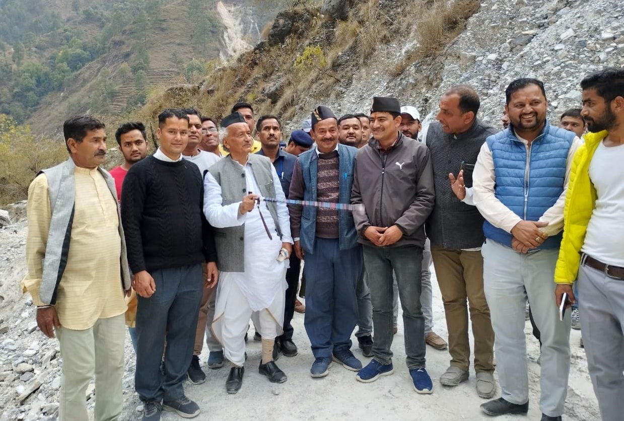 Koshyari reached the village after a year and a half, the villagers welcomed